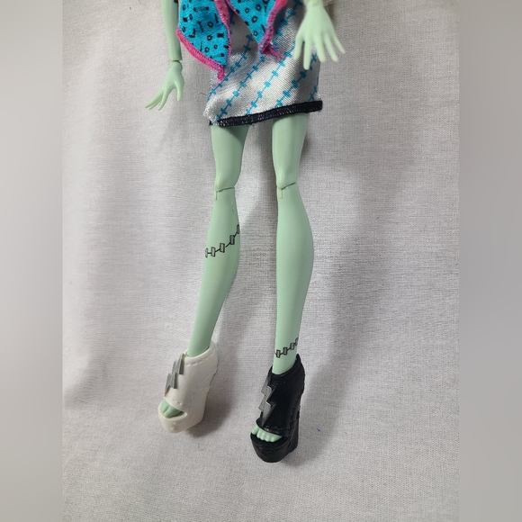 Mattel Monster High Doll Frankie Stein Scaris: City of Frights 2012 - Picture 2 of 6